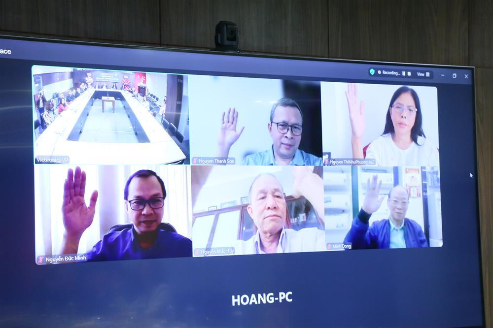 Hiệp hội Doanh nghiệp Điện tử Việt Nam (VEIA) đã hoàn tất kiện toàn nhân sự Ban Chấp hành trên cơ sở đồng thuận của toàn thể hội viên đầu cầu trực tuyến